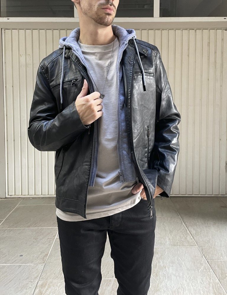 Ανδρικό μαύρο μπουφάν δερματίνη με αποσπώμενη κουκούλα και γούνινη επένδυση BDG8671 φωτογραφία